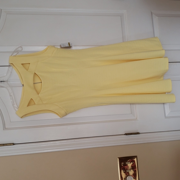 NWT Sleeveless yellow fit and flare dress Size 14 - Picture 1 of 5